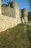 Chateau de Crau, La longue enfilade de constructions vue du cote ouest